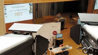 Frau Professorin Dr. Leppek begr&uuml;&szlig;t die Besucherinnen und Besucher zum diesj&auml;hrigen Fachbereichstag. Kachel Vorschau