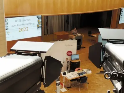 Frau Professorin Dr. Leppek begr&uuml;&szlig;t die Besucherinnen und Besucher zum diesj&auml;hrigen Fachbereichstag.