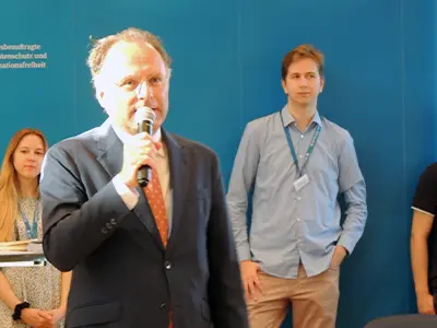 Prof. Dr. Heimann er&ouml;ffnet mit seiner Begr&uuml;&szlig;ungsrede den Fachbereichstag 2023