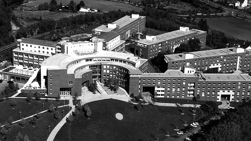 Schwarz-Wei&szlig; Luftaufnahme der Hochschule des Bundes f&uuml;r &ouml;ffentliche Verwaltung, Br&uuml;hl