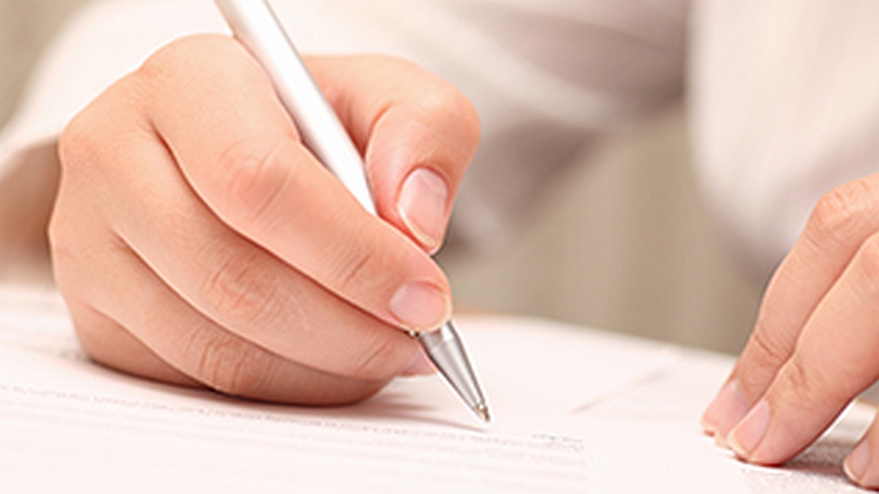 Zwei H&auml;nde mit Stift