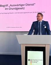 Dr. Sebastian Recker